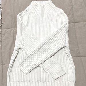 Gap Sweater, white/cream colored. Worn 2-3x. No stains. Size L